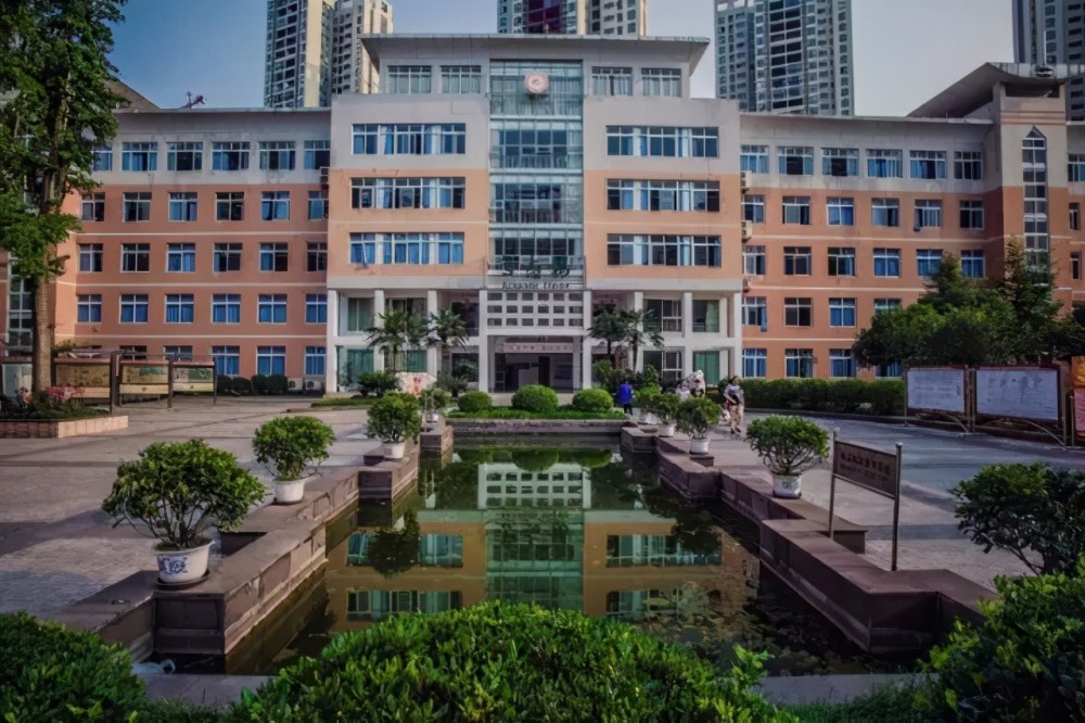 两江育才中学